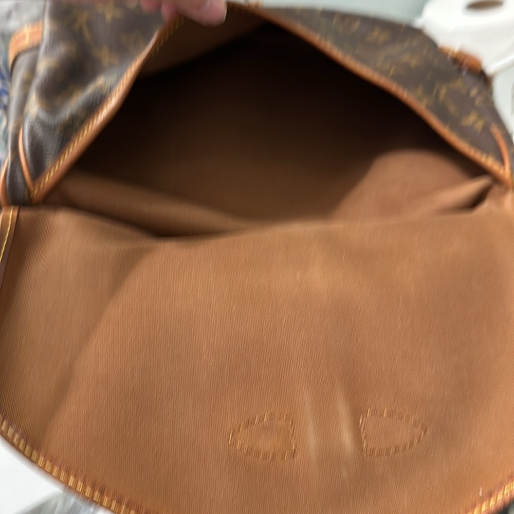 Louis Vuitton Saurmur Crossbody - Picture 7 of 16
